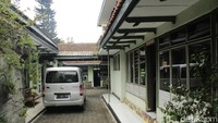 Pemeliharaan bangunan seluas 3.300 meter persegi dengan arstitektur era kolonial itu cukup berat. Untuk mendapat kucuran dana dari bank juga sulit, karena terganjal di regulasi (Yudha Maulana/detikcom)