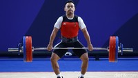 Dia mengawali langkah di angkatan snatch 135 kg, namun kemudian dia berhasil menyelesaikan pada percobaan kedua. Spekulasi untuk menambah beban hingga 5 kg berbuah sip. 