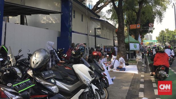 Reuni 212, Pemotor Gunakan Jalur Sepeda di Depan Kantor Anies