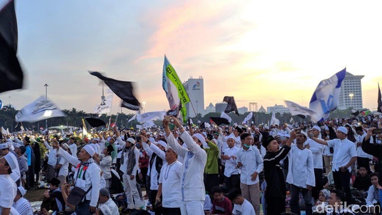 Hadiri Reuni 212, Anies Disambut Teriakan Gubernur Indonesia Hadiri Reuni 212, Anies Disambut Teriakan Gubernur Indonesia