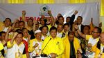 Senyum Airlangga Saat Kembalikan Formulir Caketum Golkar