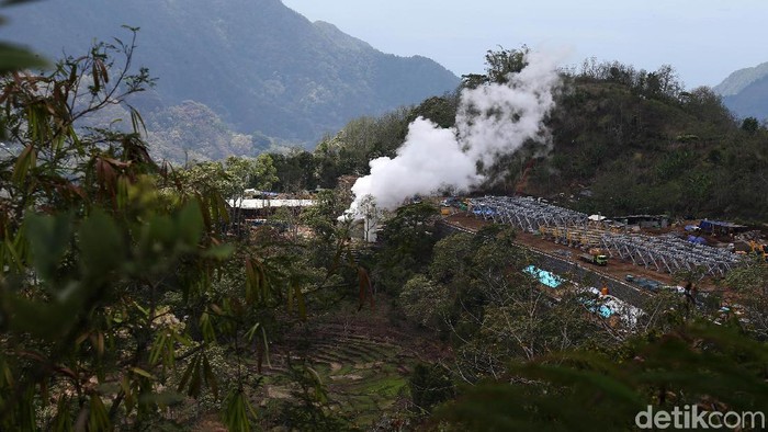 Panas bumi akan menjadi andalan sumber listrik energi baru terbarukan di Flores. Salah satunya adalah PLTP Sokoria, Ende, Kupang.