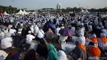 Anies Berseragam Dinas Saat Hadiri Reuni 212 di Monas