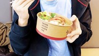 Sehari-harinya, Jin memiliki segudang aktivitas solo hingga bersama BTS. Pria berusia 26 tahun ini sering dan aktif membagikan momen serunya saat kulineran untuk para penggemarnya. Foto: Twitter & Instagram BTS