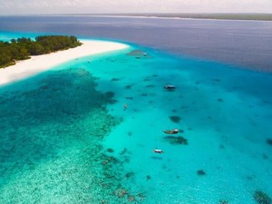 Banyak Turis Telanjang Bulat di Tempat Umum, Pulau Ini Beri Denda