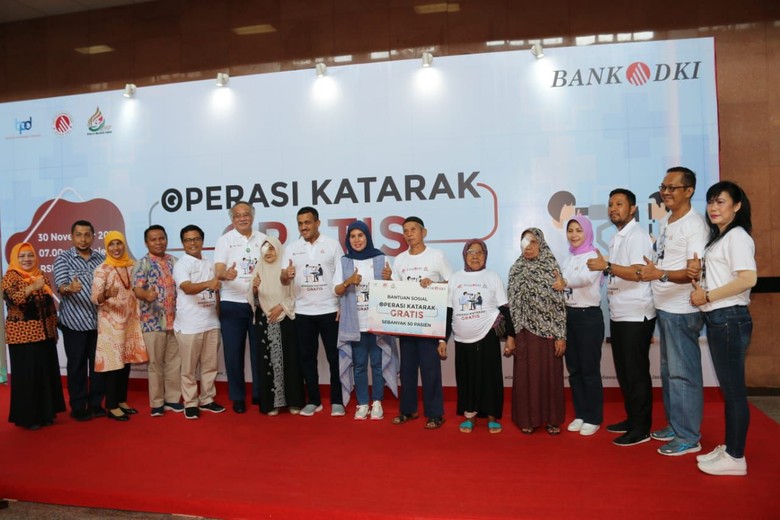 50 Penderita Katarak Dapat Operasi Gratis dari Bank DKI 50 Penderita Katarak Dapat Operasi Gratis dari Bank DKI