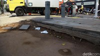 Warga Kemang sendiri mengakui kondisi di lokasi yang dikeluhkan warganet. Namun, warga tetap mengapresiasi pelebaran trotoar yang dilakukan Pemprov DKI Jakarta.