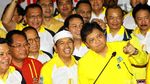 Senyum Airlangga Saat Kembalikan Formulir Caketum Golkar
