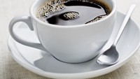 Kopi - Riset yang dipublikasikan di Practical Neurology konsumsi kopi berkaitan dengan turunnya risiko Alzheimer. Sebaiknya konsumsi kopi hitam tanpa tambahan gula dan krim. Foto: iStock