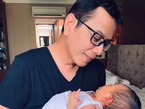 Ah Sweet Banget! Saat Wishnutama Gendong Anaknya