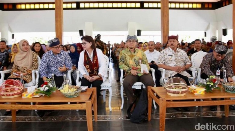 Sosialisasi KPK di Banyuwangi Ingatkan Warga Patuh Bayar Pajak Sosialisasi KPK di Banyuwangi Ingatkan Warga Patuh Bayar Pajak