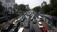 Massa reuni 212 itu pun membubarkan diri meninggalkan kawasan monas dengan menggunakan kendaraan pribadi maupun menggunakan transportasi umum.