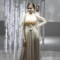 Ivan Gunawan menampilkan koleksi gaun mewah bergaya seksi dengan mengambil tema BELIEVE di IPMI Trend Show 2020, Senayan City, Rabu [6/11/2019]. Foto: Mohammad Abduh/Wolipop