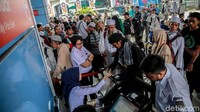 Reuni 212 sebelumnya digelar sejak pukul 03.00 WIB tadi. Massa menunaikan salat Tahajud hingga salat Subuh berjemaah.