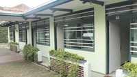 Hingga saat ini, kamar yang pernah ditinggali Westerling dan Keluarga Bu Ani tak berubah penataannya. Kasur dengan ranjang dari kayu jati masih tertata rapi di dalam kamar bercat hijau muda tersebut (Yudha Maulana/detikcom)