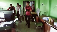 Terkait kejadian tersebut, Kantor Kementerian Agama (Kemenag) Kabupaten Sragen menduga pencurian ini terkait dengan sindikat pemalsuan data pernikahan.