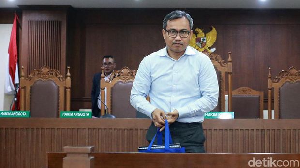 Ini Pengakuan Eks Pengacara TW Sabet Hakim Pakai Ikat Pinggang di Sidang