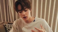 Jin berhasil mengalahkan banyak aktor Hollywood hingga penyanyi Kpop lainnya. Jin mendapatkan polling tertinggi, capai 444.448 suara. Foto: Twitter & Instagram BTS