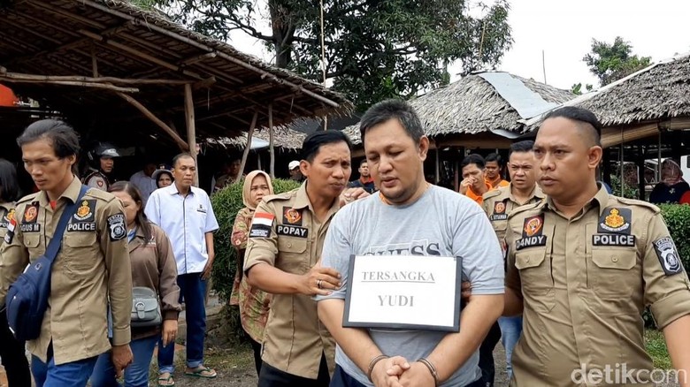 Rekonstruksi Pembunuhan PNS di Palembang, Korban Dijerat Lalu Dicor Semen Rekonstruksi Pembunuhan PNS di Palembang, Korban Dijerat Lalu Dicor Semen