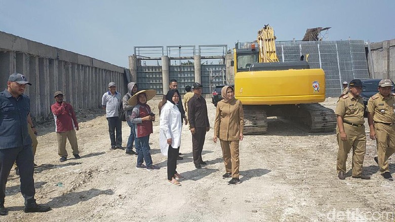 Risma Tawarkan Kementerian ESDM Pasang Solar Panel di Bozem Sumberejo Risma Tawarkan Kementerian ESDM Pasang Solar Panel di Bozem Sumberejo