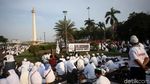 Anies Berseragam Dinas Saat Hadiri Reuni 212 di Monas