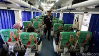 KA ini menggunakan tiga kereta eksekutif dengan kapasitas 150 tempat duduk dan enam kereta ekonomi dengan kapasitas 636 tempat duduk.
