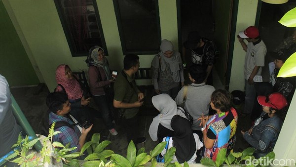 Dari 22 kamar yang tersedia di Hotel Tjimahi, 2 kamar pernah ditinggali keluarga Sarwo Edhi Prabowo, yang tak lain adalah ayah mendiang Ani Yudhoyono. Keluarga Bu Ani tinggal di sini pada tahun 1959 (Yudha Maulana/detikcom)