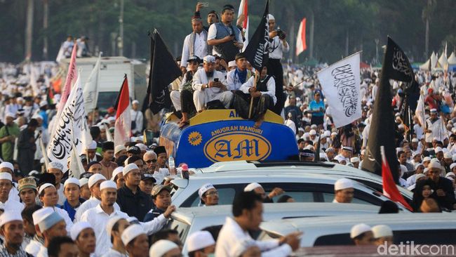 Massa Reuni 212 di Monas