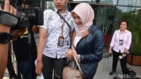 Rita disebut melakukan perbuatan itu bersama Khairudin, yang divonis 8 tahun penjara dan denda Rp 300 juta subsider 3 bulan kurungan. Peran Khairudin, yang merupakan Komisaris PT Media Bangun Bersama (MBB) serta anggota Tim 11 pemenangan Rita, adalah ikut menerima gratifikasi. Khairudin awalnya anggota DPRD Kukar saat Rita mencalonkan diri sebagai Bupati Kukar periode 2010-2015.