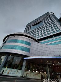 Difoto menggunakan kamera ultra wide