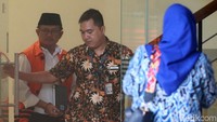 Ia diperiksa terkait kasus dugaan suap yang menjerat dirinya saat menjabat sebagai Bupati Indramayu.