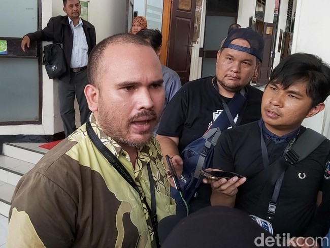 Suami Sebut Karen Pooroe Sempat Ingin Bunuh Diri
