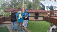 Para pelajar juga bisa sambil berwisata. Ada wisata kelinci di sini. (Eko Susanto/detikcom)