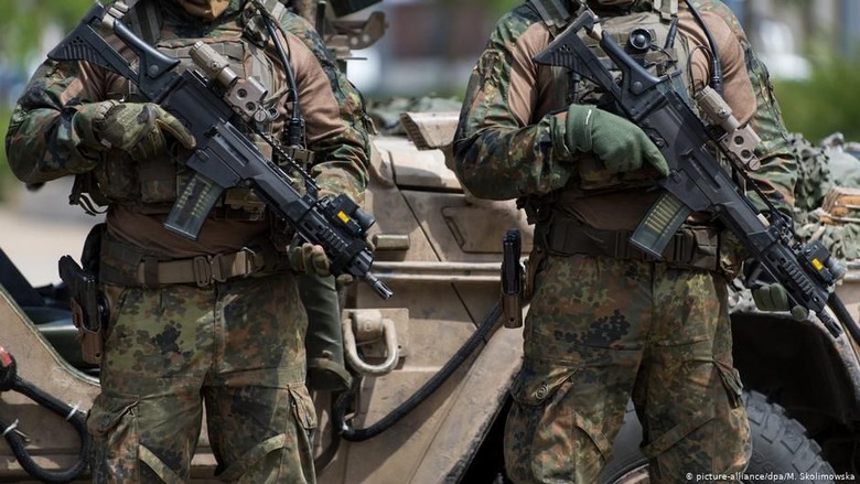 Perwira Satuan Elite Jerman KSK Dicopot karena Salam Nazi Perwira Satuan Elite Jerman KSK Dicopot karena Salam Nazi