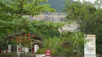 Prasasti Pasir Panjang berada di area pertambangan PT. Karimun Granite (Foto: Tim detikcom)