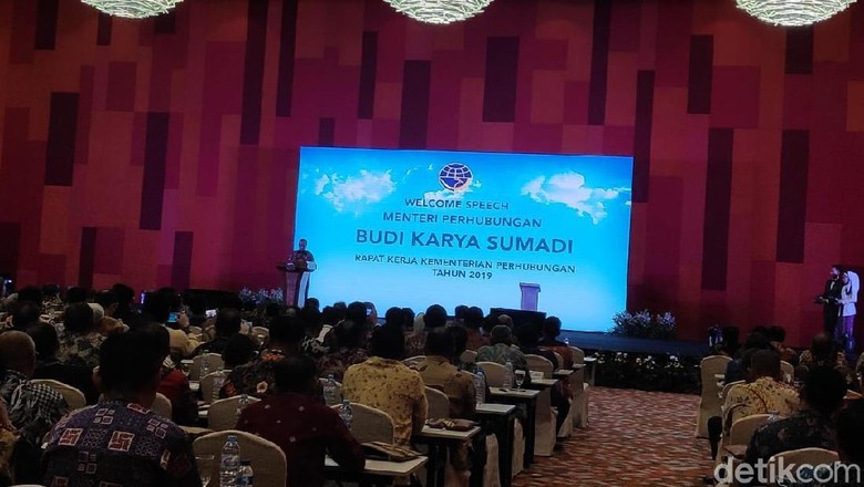 Soroti Kebersihan Bandara, Menhub: Kalau Mau Santai Jangan Jadi Abdi Negara Soroti Kebersihan Bandara, Menhub: Kalau Mau Santai Jangan Jadi Abdi Negara