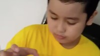 Namun baru-baru ini Inul mengungkapkan jika sang anak sedang keranjingan game online. Dok. instagram