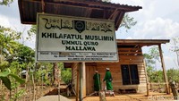 Organisasi Khilafatul Muslimin tersebar di sejumlah wilayah Indonesia, salah satunya di pelosok Maros, Sulawesi Selatan. Organisasi ini telah berdiri di sebuah desa Barugae, Mallawa, desa terpencil di perbatasan antara Kabupaten Maros dan Bone, Sulawesi Selatan, sejak 11 tahun silam.