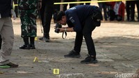 Olah TKP dilakukan oleh tim Laboratorium Forensik (Labfor) Polri.