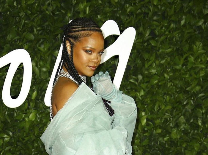 Rihanna Britain Fashion Awards Rihanna hadiri Britain Fashion Awards.
