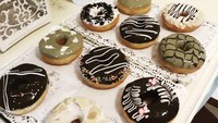 Donat satu ini juga hanya bisa dipesan melalui online. Disajikan dengan ragam topping manis nikmat, Donat dari Shabby Bake House ini memiliki beragam rasa dengan bahan berkualitas. Foto: Instagram @shabby_bakehouse