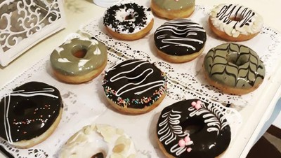Donat Aneka Topping Ada Di Sini