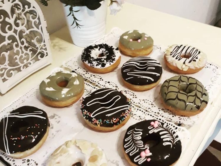 Donat Aneka Topping Ada Di Sini