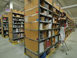 Kesibukan Gudang Toko Online Terbesar Dunia di Musim Belanja