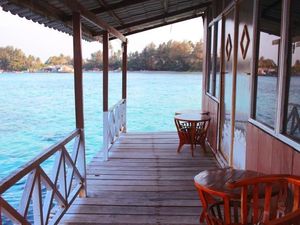 Pengalaman Menginap di Atas Birunya Lautan Karimunjawa