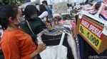 Menolak Direlokasi, PKL Senen Bertahan di Trotoar