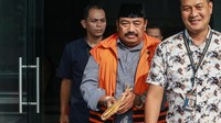 Mereka menerima suap dari Carsa AS (CAS), pihak swasta yang mengerjakan proyek di Dinas PUPR Kabupaten Indramayu. CAS diketahui mendapatkan 7 proyek pekerjaan di Dinas PUPR dengan nilai proyek Rp 15 miliar.