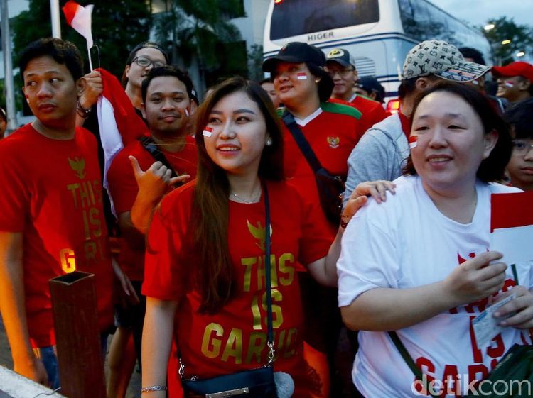 Ramai-ramai Dukung Timnas Indonesia di Binan Stadium