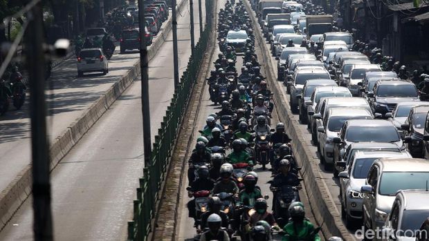 Taruhannya Nyawa, 7 Kebiasaan Buruk Pemotor Indonesia