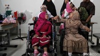 Menurut pengajar untuk memberikan edukasi kepada anak penyandang disabilitas perlu ekstra kesabaran karena mereka berbeda dengan anak normal lainnya. Selain itu dalam satu kelas tidak boleh dicampur seluruh jenis penyandang disabilitas, harus dipisah satu persatu.